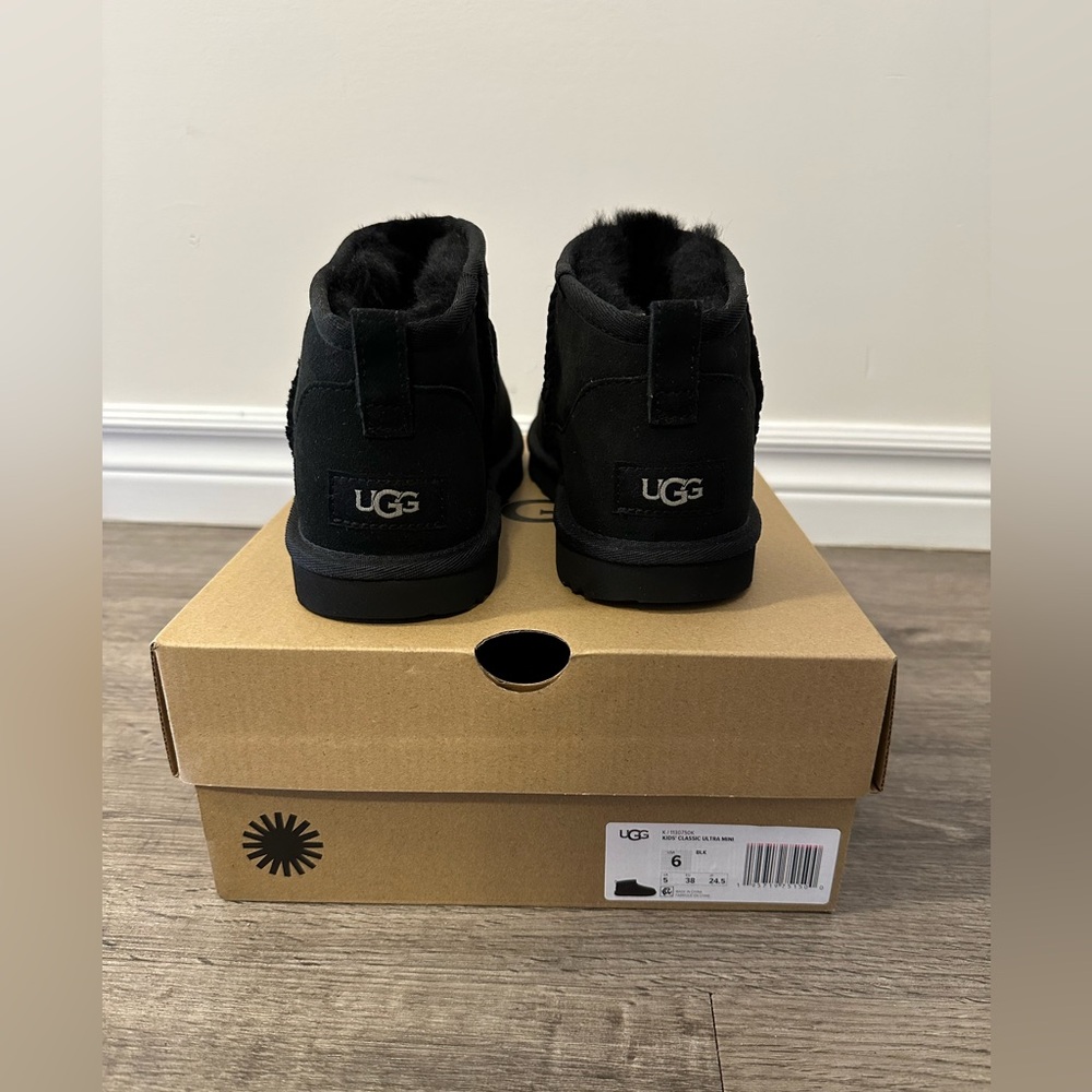 UGG Ultra Mini - Picture 3 of 4